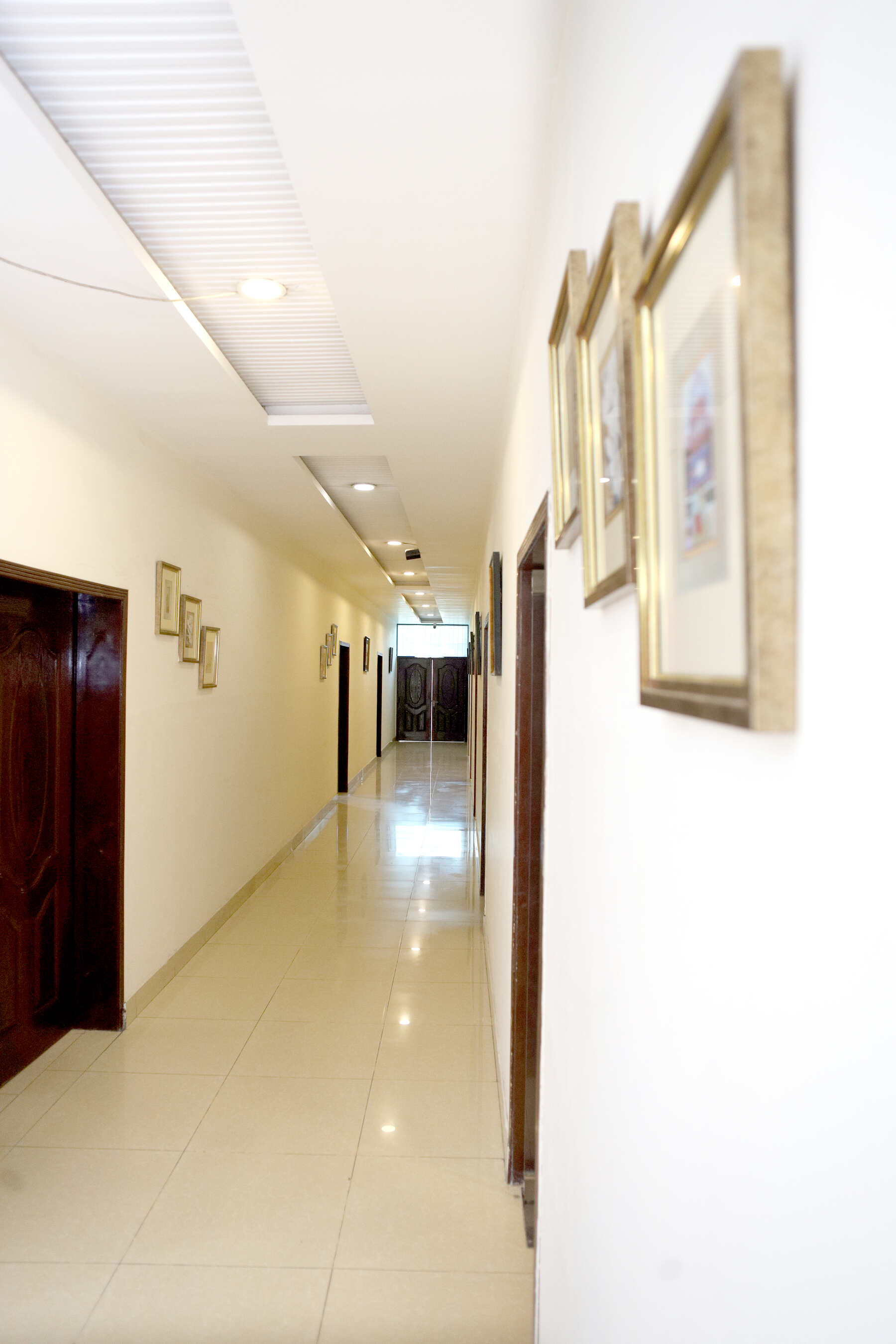 royalton-inn-hotel-modern-rooms-in-lahore