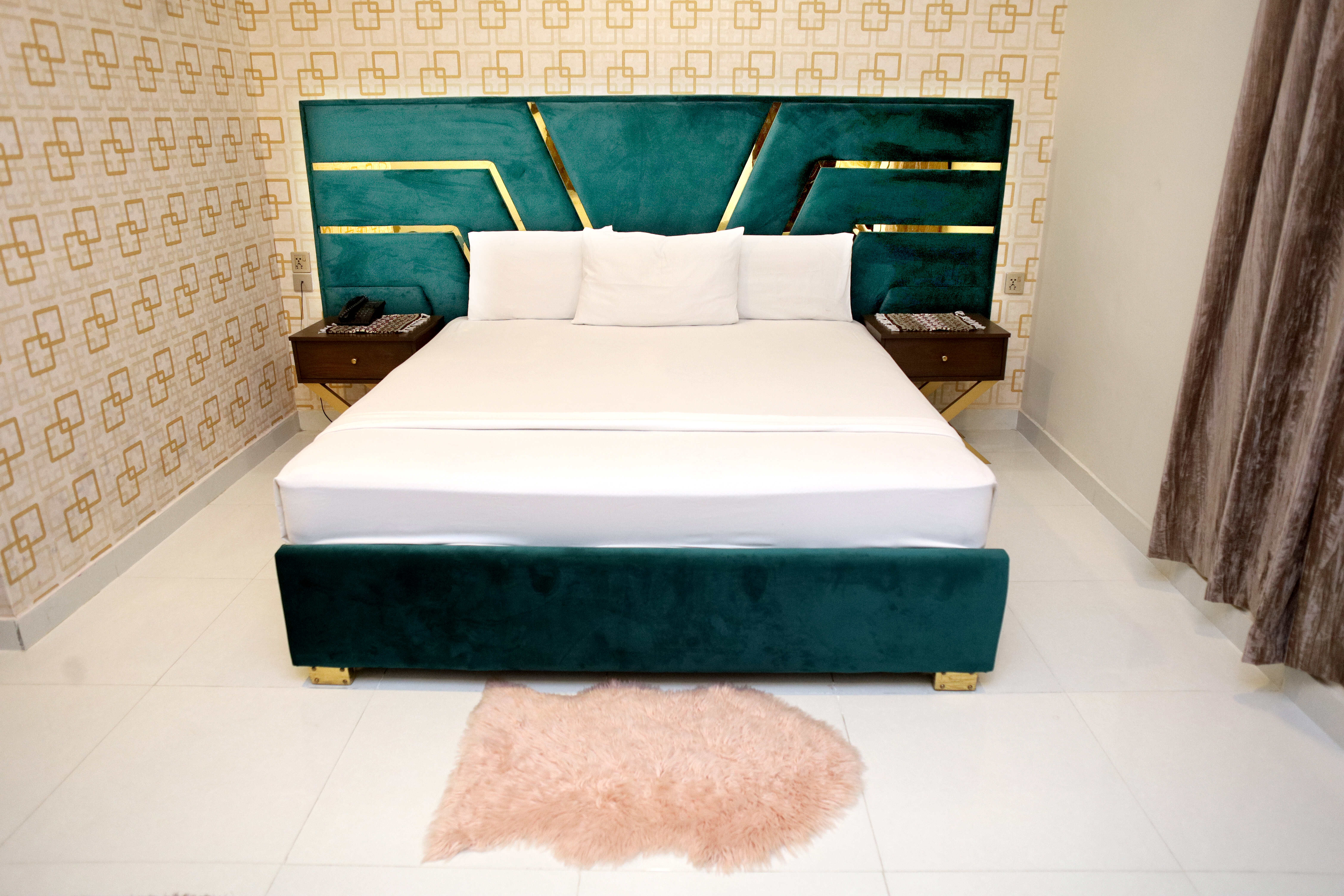 royalton-inn-hotel-modern-rooms-in-lahore